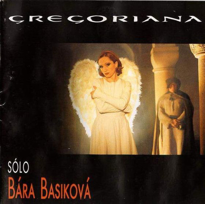 Bára Basiková ve svém krátkém mikádu zažívala v devadesátých letech slávu muzikálu Jesus Christ Superstar.