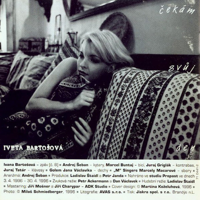 Iveta Bartošová se blond mikáda nikdy skutečně nevzdala.