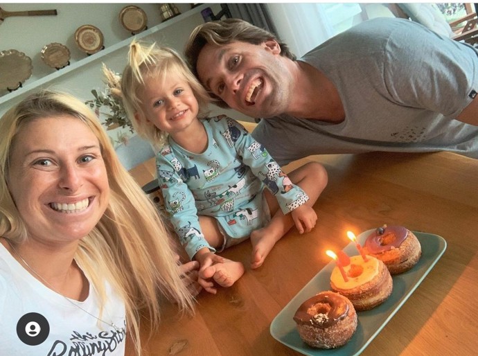 Celá rodina u jednoho stolu. Andrea Sestini Hlaváčková, dcerka Bibi a manžel Fabrizio.