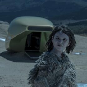 Ač působí prostředí seriálu Vychováni vlky značně futuristicky, natáčelo se v Jihoafrické republice.