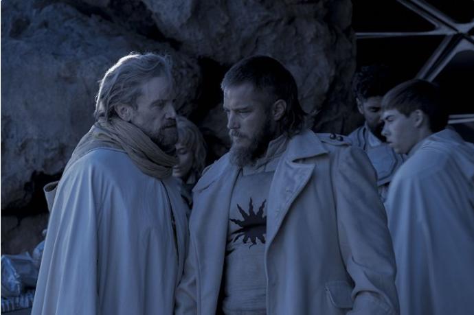 V seriálu Vychováni vlky se objevuje náboženský řád Mithraismus. Vychází z římského kultu, který uctíval perského slunečního boha Mithra.