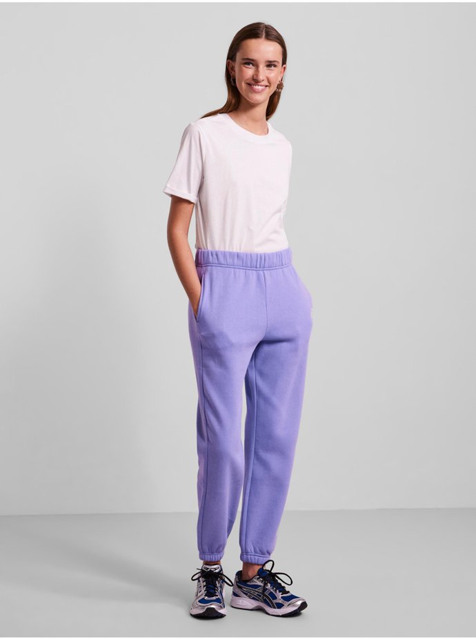 
Dámské oversized fialové tepláky. Pieces, 699 Kč