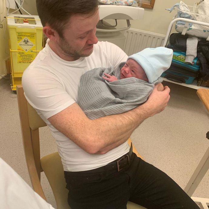 I Devon Murray, známý z filmů o Harrym Potterovi jako Seamus Finnigan, se stal otcem. 