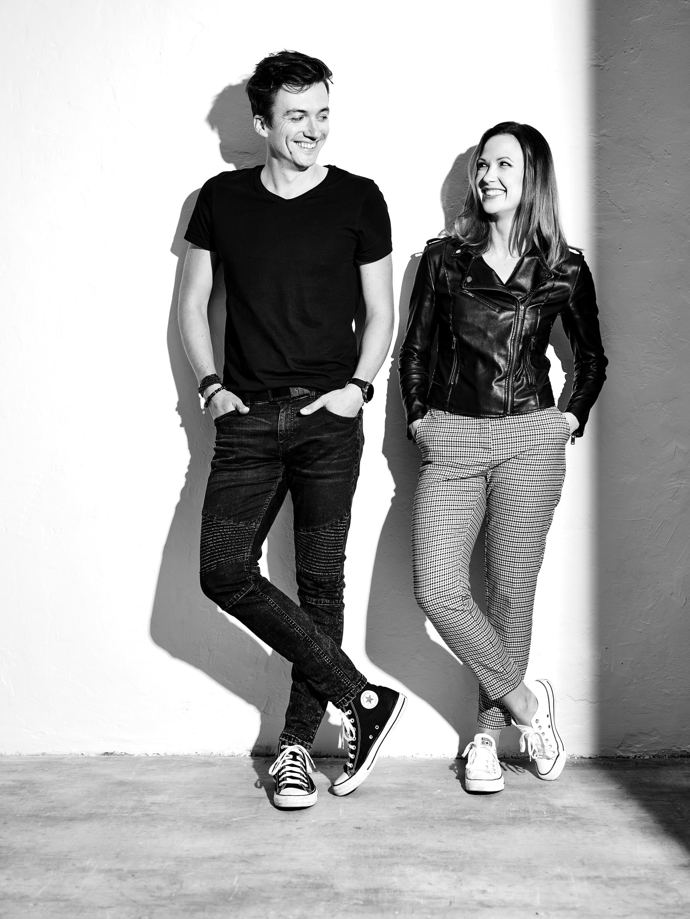 Pokud si ale na něj, dámy, brousíte zuby, máte smůlu. Jan Mansfeld je už dlouhé roky šťastný po boku této sympatické slečny.