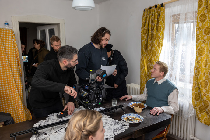 Herec Pavel Batěk ztvárnil roli kaplana Cyrila Burgeta.
