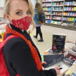 Evanna Lynch si v sérii filmů o Harrym Potterovi zahrála Lenku Láskorádovou. Dnes je z ní spisovatelka.