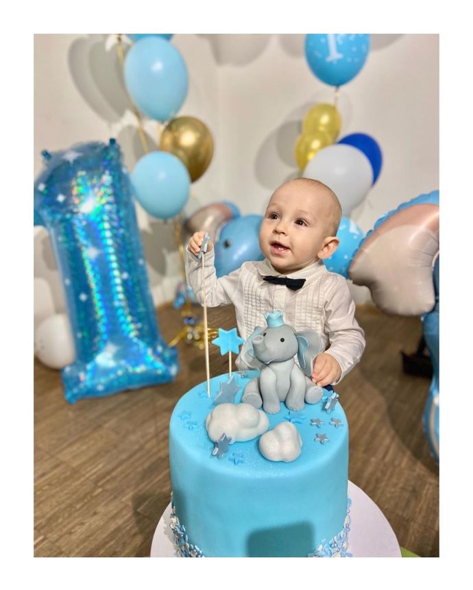 Oslava Nathanielova prvního roku proběhla ve velkém stylu. Nechyběl modrý dort se sloníkem a spousta balónků.