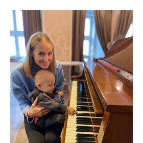 Petra Vojtková i její manžel se profesionálně věnují herectví a zpěvu, k hudbě tedy zřejmě bude mít blízko i Nathaniel. "Možná hned nenapíše 5. symfonii, ale kdo ví?" přemítá nad synovou budoucností Petra.