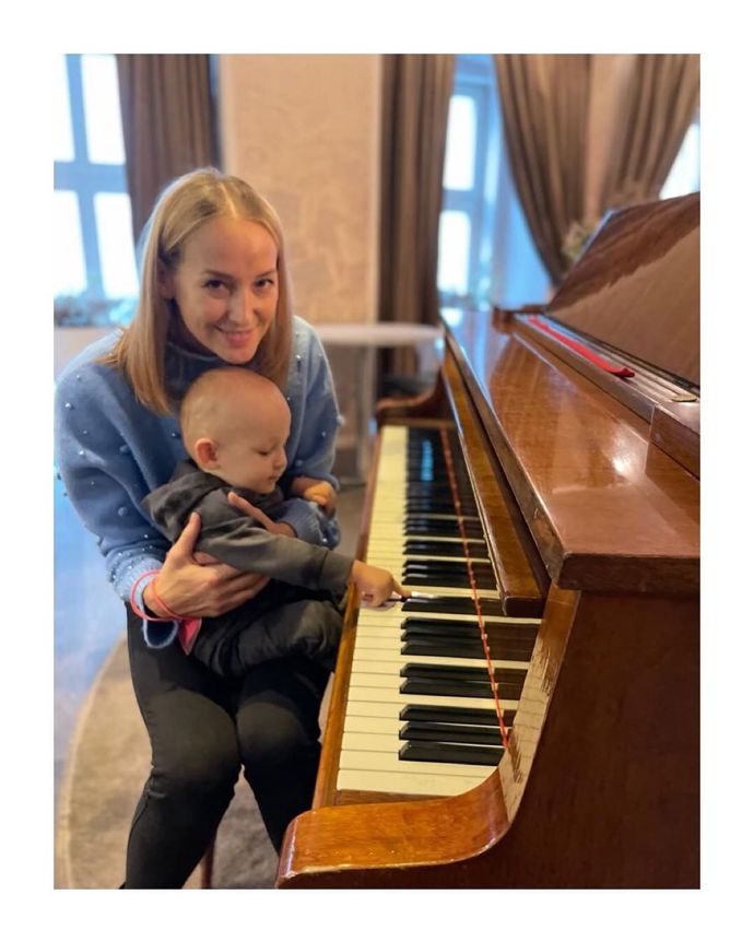 Petra Vojtková i její manžel se profesionálně věnují herectví a zpěvu, k hudbě tedy zřejmě bude mít blízko i Nathaniel. "Možná hned nenapíše 5. symfonii, ale kdo ví?" přemítá nad synovou budoucností Petra.