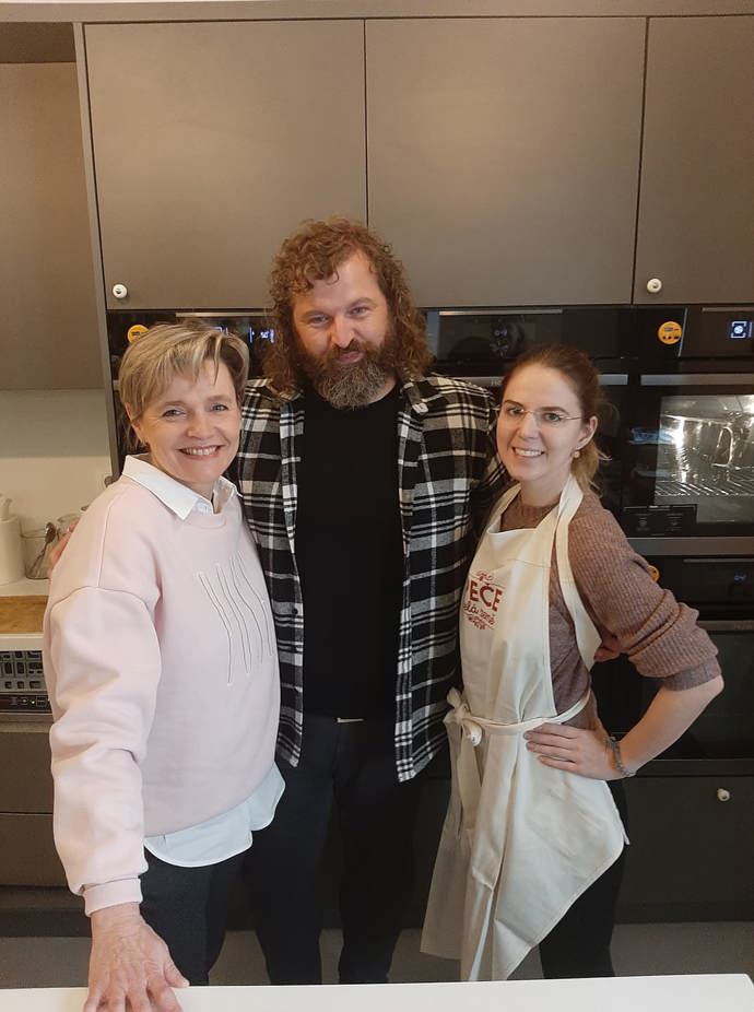 Redaktorka Lifee Veronika Nováková s porotci Josefem Maršálkem a Michaelou Landovou. 