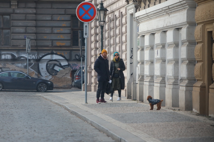 Slavný hollywoodský pár do Prahy zavítal několikrát, Orlando Bloom zde totiž natáčel seriál Carnival Row.