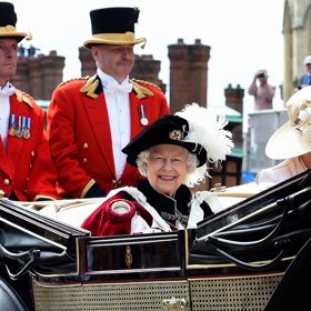 Co se týká jídla, královna Alžběta II. si vystačí s obyčejnými potravinami, na které je zvyklá celý život. Nečekejte u ní žádné výstřednosti.