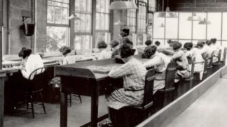 Radiové dívky: Vysněná práce znamenala světélkující ruce, vypadlé zuby a rakovinu