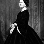 Vysokého věku se dožil jen prvorozený Robert, což Mary málem připravilo o rozum.