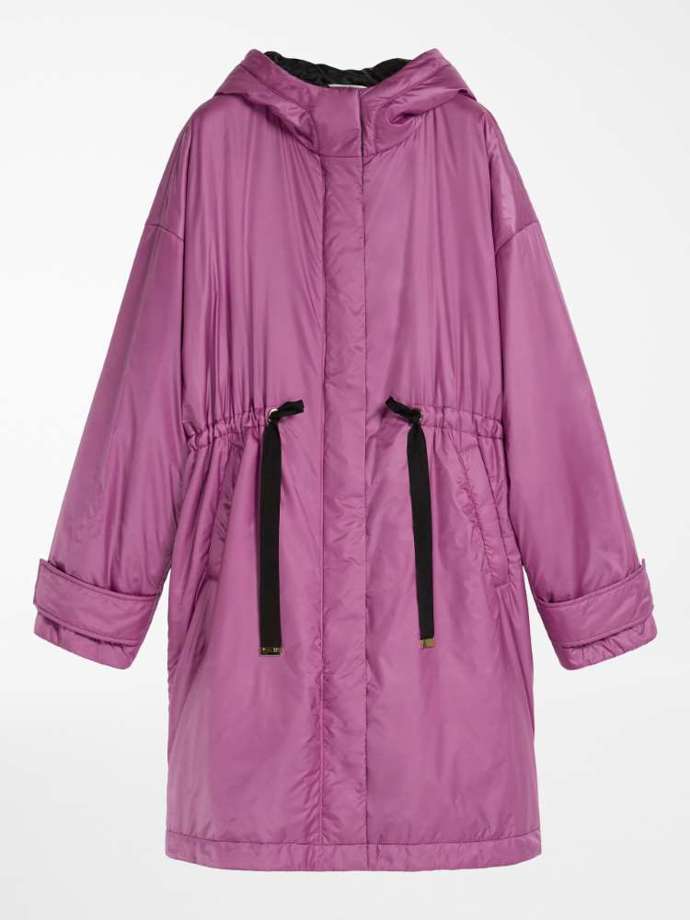 Dámská fialová parka s kapucí z vodoodpudivého technického plátna se stahovací šňůrkou v pase, bočními kapsami a rukávy zdobenými manžetami. Max Mara, 20 500 Kč