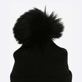 Stejně jako dámská zimní černá čepice s bambulí. Adidas, 509 Kč