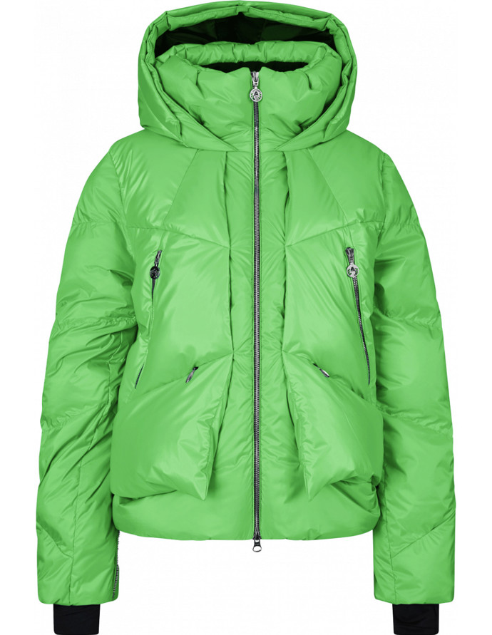 Pokud chcete letos na sjezdovkách zazářit jako modelka Nikol Švantnerová, můžete vsadit na péřovou dámskou zimní bundu v zeleném designu, ve které vás nikdo nepřehlédne. Sportalm, 15 110 Kč