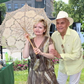 Eva Hrušková je vždy za dámu a gentleman Jan Přeučil jí za všech okolností dělá elegantní doprovod.