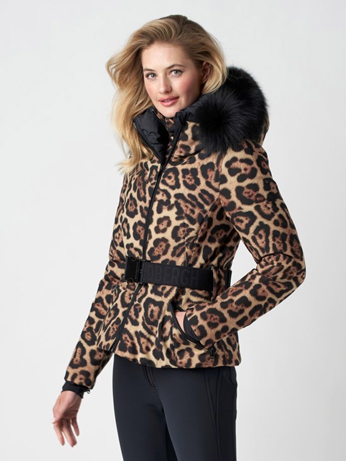 Dámská zimní bunda s elegantním leopardím vzorem, na kterou letošní zimu vsadila i česká modelka a moderátorka Eva Perkausová. GOLDBERGH, 20 590 Kč
