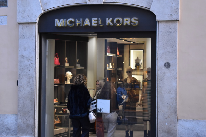 V ulicích Říma si přijdou na své i všechny milovnice značky Michael Kors. 