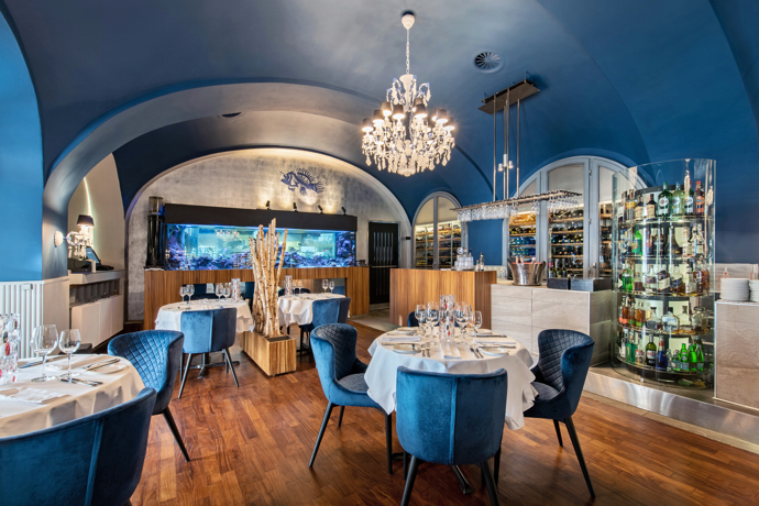 Není se čemu divit, interiér je přepychový.