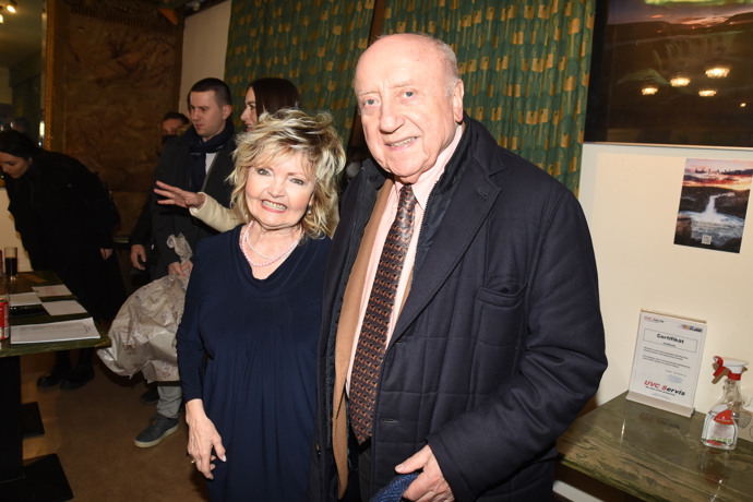 Felix Slováček se na akci objevil bez Dády Patrasové, na chvíli se proto zapovídal s Evou Hruškovou.