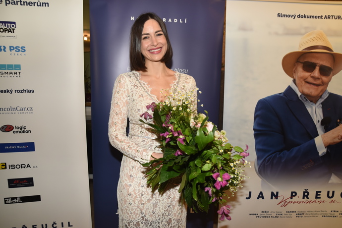 Pogratulovat přišla také Alex Mynářová.