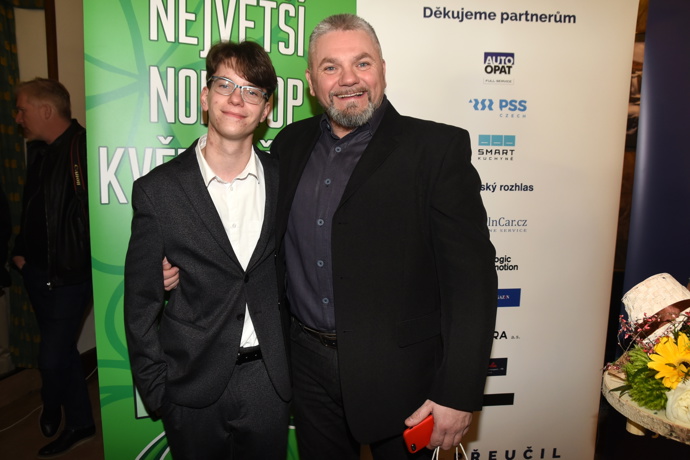 Moderátor a zpěvák legendárního hitu "Ne, pětku ne" Josef Melen se synem Michaelem.