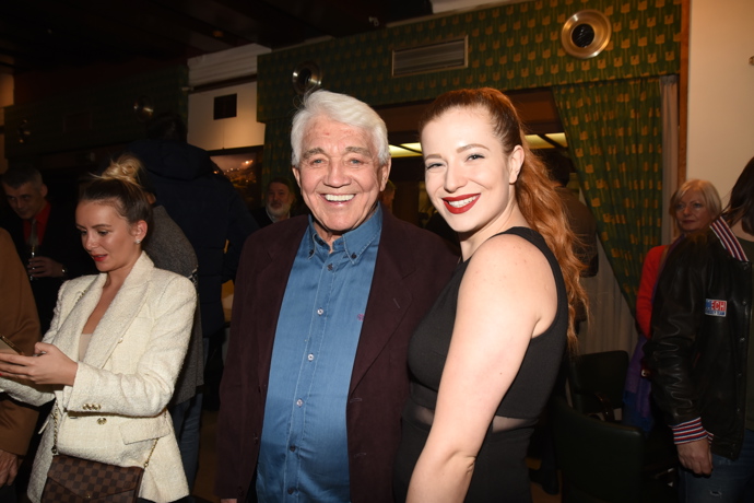 Jiří Krampol s herečkou Kateřinou Bláhovou. Také herec se v Lucerně bavil až dlouho do noci a odcházel mezi posledními.