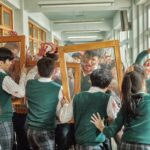 All of Us Are Dead: Když na jihokorejské střední škole vypukne zombie apokalypsa, zbývá jediné: boj o život.
