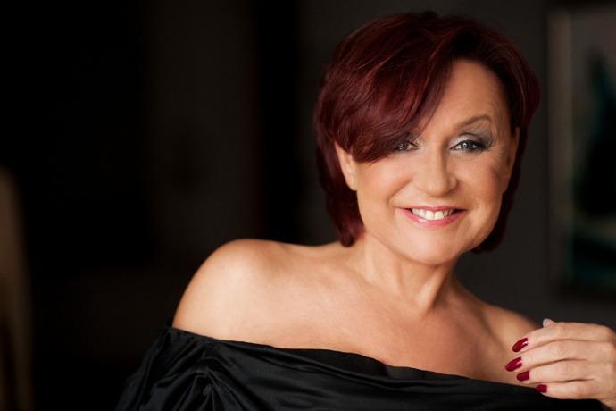 „My můžeme pochopit ty mlaďochy, i když je to s nimi někdy těžké," říká Petra Janů o hlavním tématu nového duetu. 