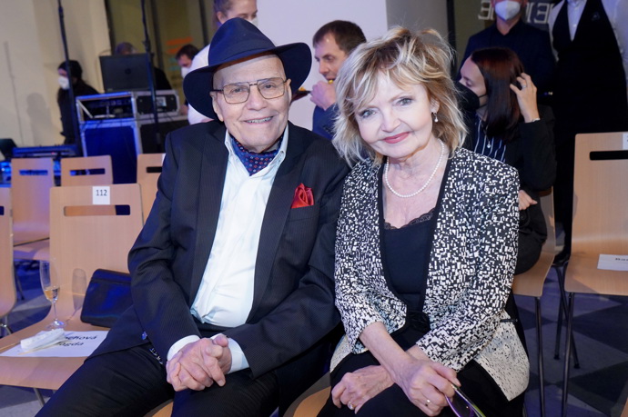 Jan Přeučil nikdy nezapomíná na klobouk, šátek a kapesníček v klopě.