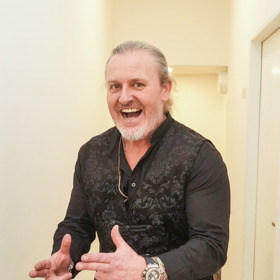 Zpěvák Pepa Vojtek se narodil 21. června 1965 v Teplicích.