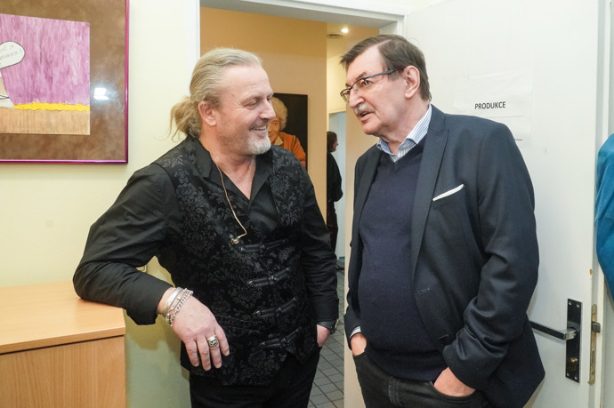 Josef Vojtek se zapovídal s hudebním skladatelem Zdeňkem Bartákem, který osobně napsal několik muzikálů.