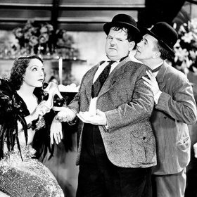 "Neznám slovo nemůžu. Tedy až na jeden případ. Nikdy nemohu ukázat bosá chodidla. Mám je ošklivá."