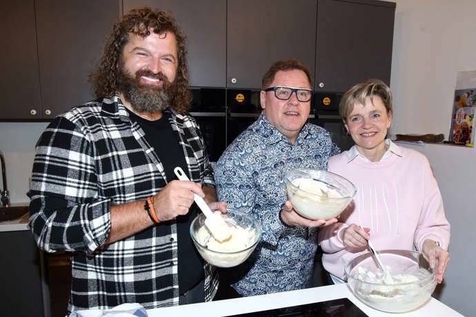 Na prezentaci nové řady soutěže nechyběl ani moderátor Václav Kopta (uprostřed).