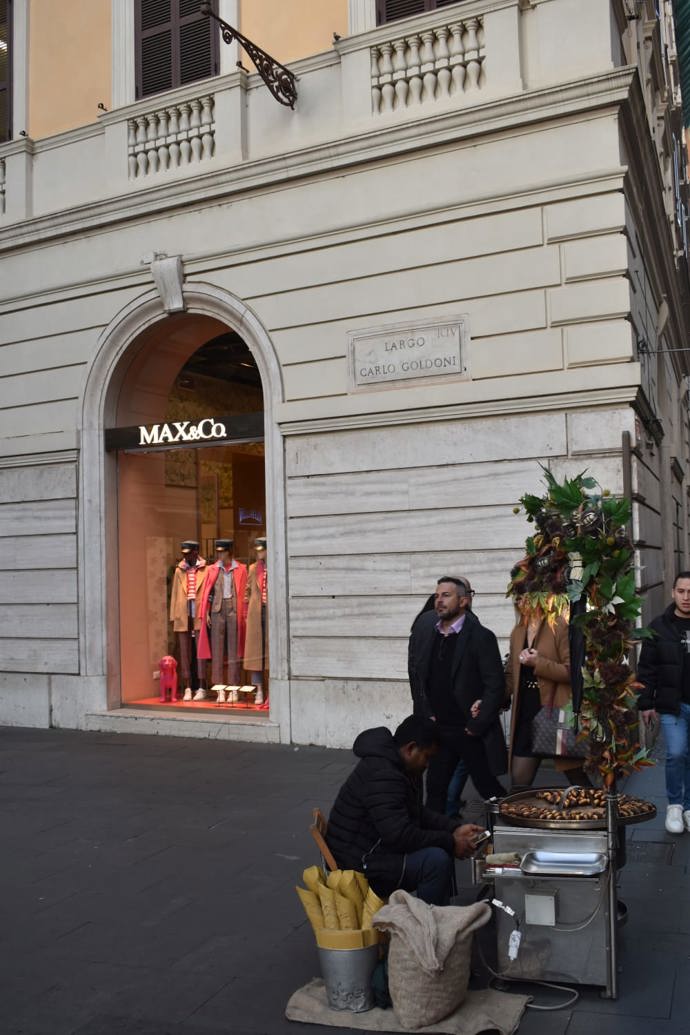 Značka MAX&Co. je součástí skupiny Max Mara Fashion Group a nabízí klientům to nejlepší z italské módy. I tento butik tak můžete během toulek Římem navštívit. 