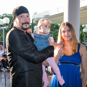 Zpěvák Bohuš Matuš má o třicet let mladší ženu Lucii a dcerku Natálku, která v prosinci oslaví druhé narozeniny.