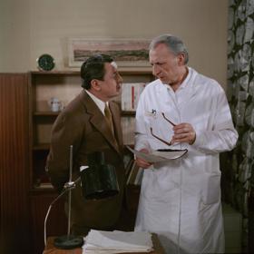 Nemocnice na kraji města: Legendární seriál sleduje profesní i soukromý život lékařů a sestřiček z oddělení ortopedie.