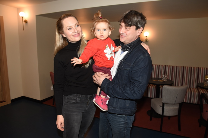 V pražském Divadle Metro se Lída a Saša začátkem roku 2022 pochlubili mladší dcerkou Emilkou, které jsou dva roky.