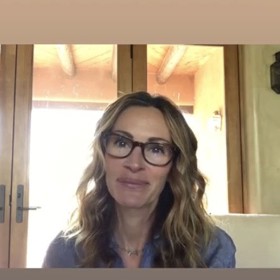 I Pretty Woman občas ráda tráví den bez výrazného líčení. Právě takový snímek sdílela na sociálních sítích herečka Julia Roberts (54), které to ovšem sluší za jakýchkoli okolností.