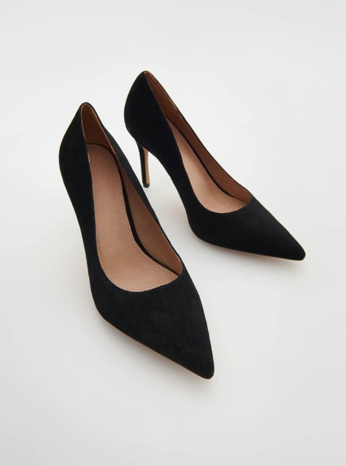 Černé kožené lodičky do špičky. Reserved, 1299 Kč