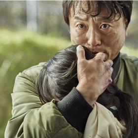 Seriál All of Us Are Dead (Všichni jsme mrtví) vznikl podle internetového kresleného seriálu Now at Our School (Teď v naší škole).