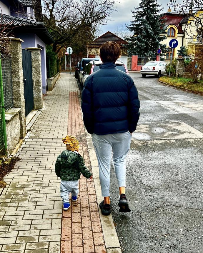 Syn Jakub už je dneska dospělý, v květnu oslavil 18. narozeniny. 