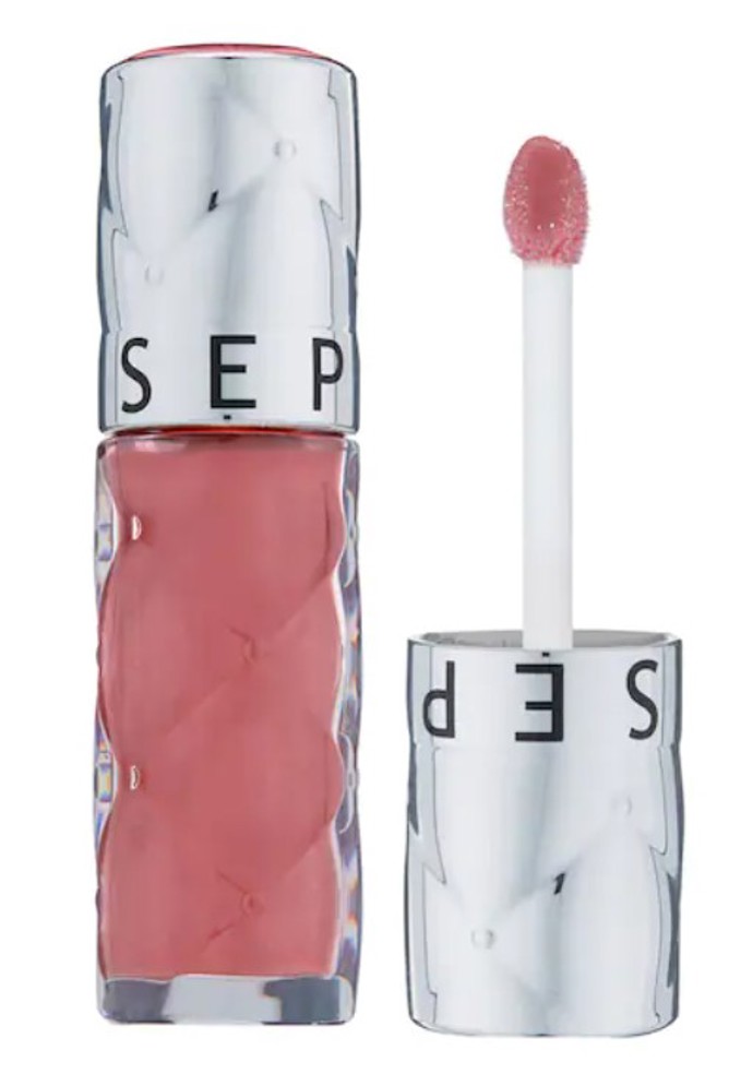 Plné a smyslné rty vykouzlíte za pomoci lesku na rty se zvětšujícím efektem. Sephora, 360 Kč