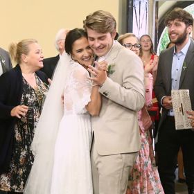 „Jak jsem šel, pomalu jsem se začal probouzet, do té doby jsem neviděl před sebe. Měl jsem takový zvláštní pocit, protože to celé končí a zároveň je dnešek velký den pro naše postavy,“ zamyslel se po svatbě Marek Lambora.