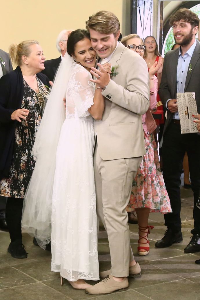 „Jak jsem šel, pomalu jsem se začal probouzet, do té doby jsem neviděl před sebe. Měl jsem takový zvláštní pocit, protože to celé končí a zároveň je dnešek velký den pro naše postavy,“ zamyslel se po svatbě Marek Lambora.