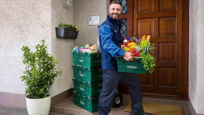 První potravinový e-shop u nás Tesco Online nákupy slaví desetileté výročí, nákupy nyní doručuje v den objednání téměř ve všech lokalitách