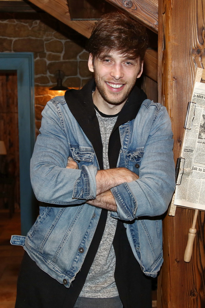 Chybět nesmí Roman Tomeš, který se ve Slunečné objevoval coby Tony a dokonce se v seriálu oženil.