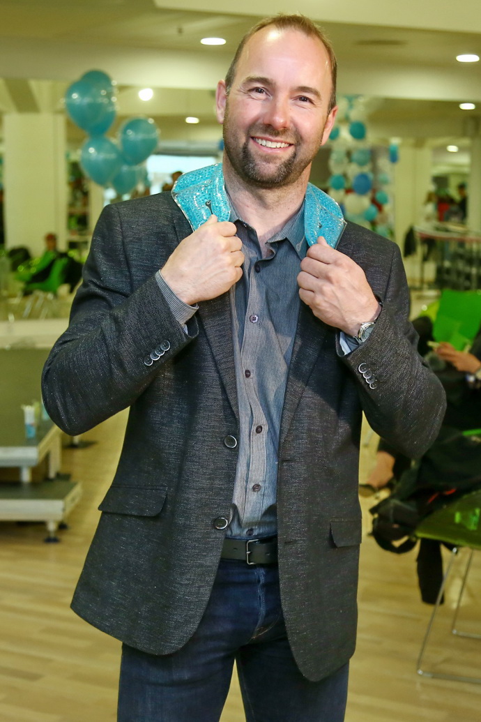 Akrobatický lyžař Aleš Valenta skončil v Naganu v roce 1998 těsně pod stupni vítězů. O čtyři roky později v Salt Lake City už se ale radoval ze zlaté medaile, a to díky trojitému saltu s pěti vruty, které skočil jako první na světě. Roku 2007 ze zdravotních důvodů ukončil kariéru. Poté uváděl předávání cen Sportovec roku 2008, měl svoji talkshow Sportbar na rádiu Frekvence 1. Je moderátorem pořadů Auto Moto Revue a Lvíčata vysílaných v České televizi.